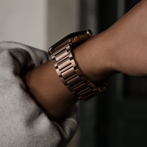 Tytanowy złoty pasek SANDMARC do Apple Watch Series 11/10 (Grade 2)
